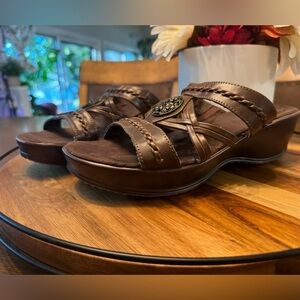 Lane Bryant Size 11 Brown Open-Toe Wedge Sandal Braided Floral Medallion